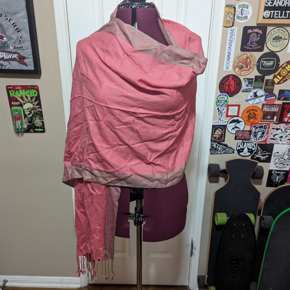 Pashmina, salmon with tan trim